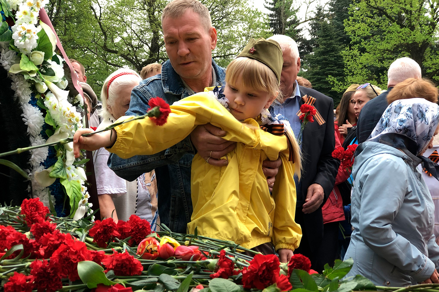 День щелково. Возложение цветов Щелково. Северск возложения 9 мая.