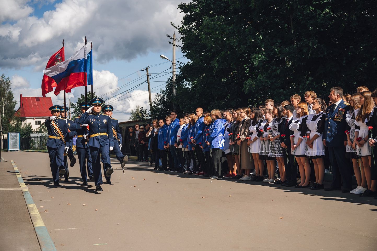 школа в медвежьих озерах щелковского района